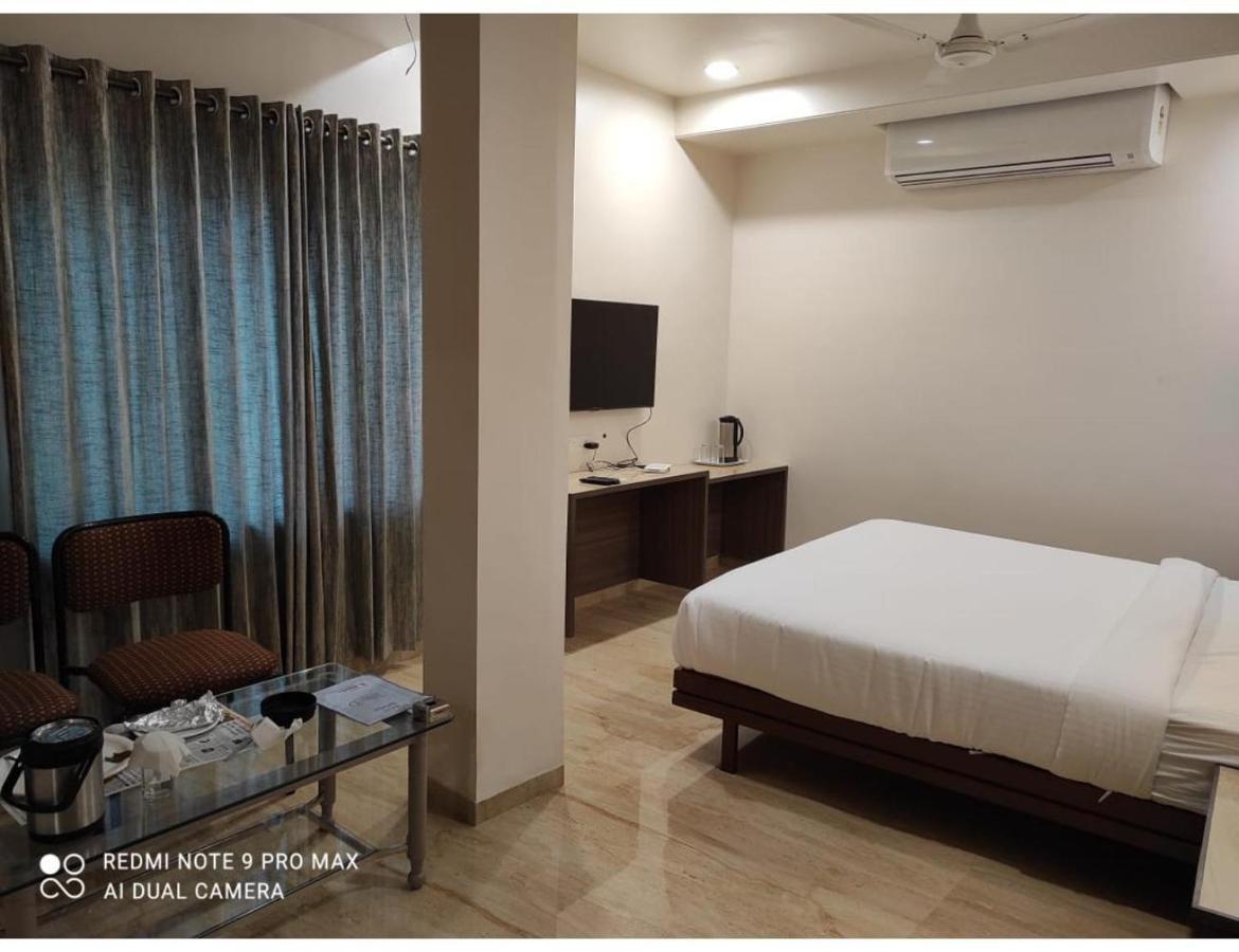Hotel Dwarka, Nagpur Exterior foto